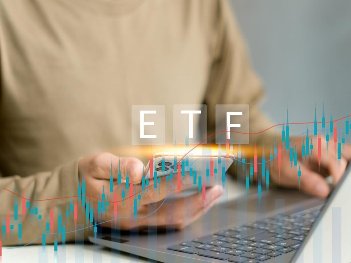 00919、00939、00713、00918…10檔ETF股災照賺，它報酬逼7%！拆解成分股原來一堆「金」，老手教怎麼買安心